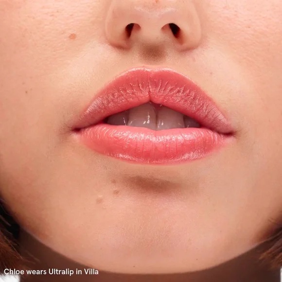 💋 GLOSSIER Ultralip High Shine Lipstick - VILLA - Picture 3 of 11